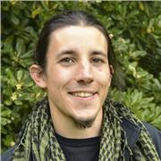 Soy un profesor serio y busco alumn@s divertid@s que quieran aprender y dibujar mucho.